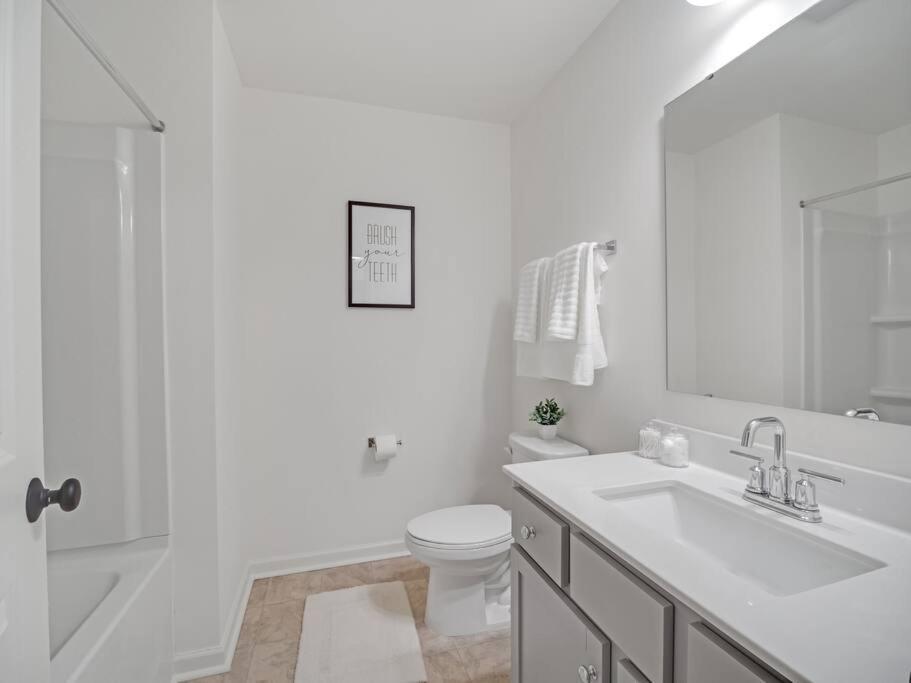 Gorgeous New Townhome/Charlotte! Eksteriør bilde